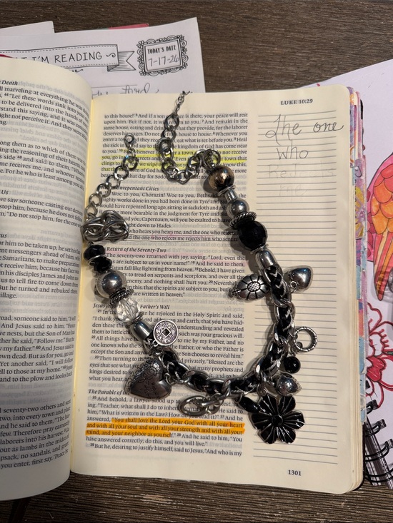 Unbranded Jewelry - Chunky silver and black Charmed I'm sure  heart verse  Luke 10:27 necklace 21”